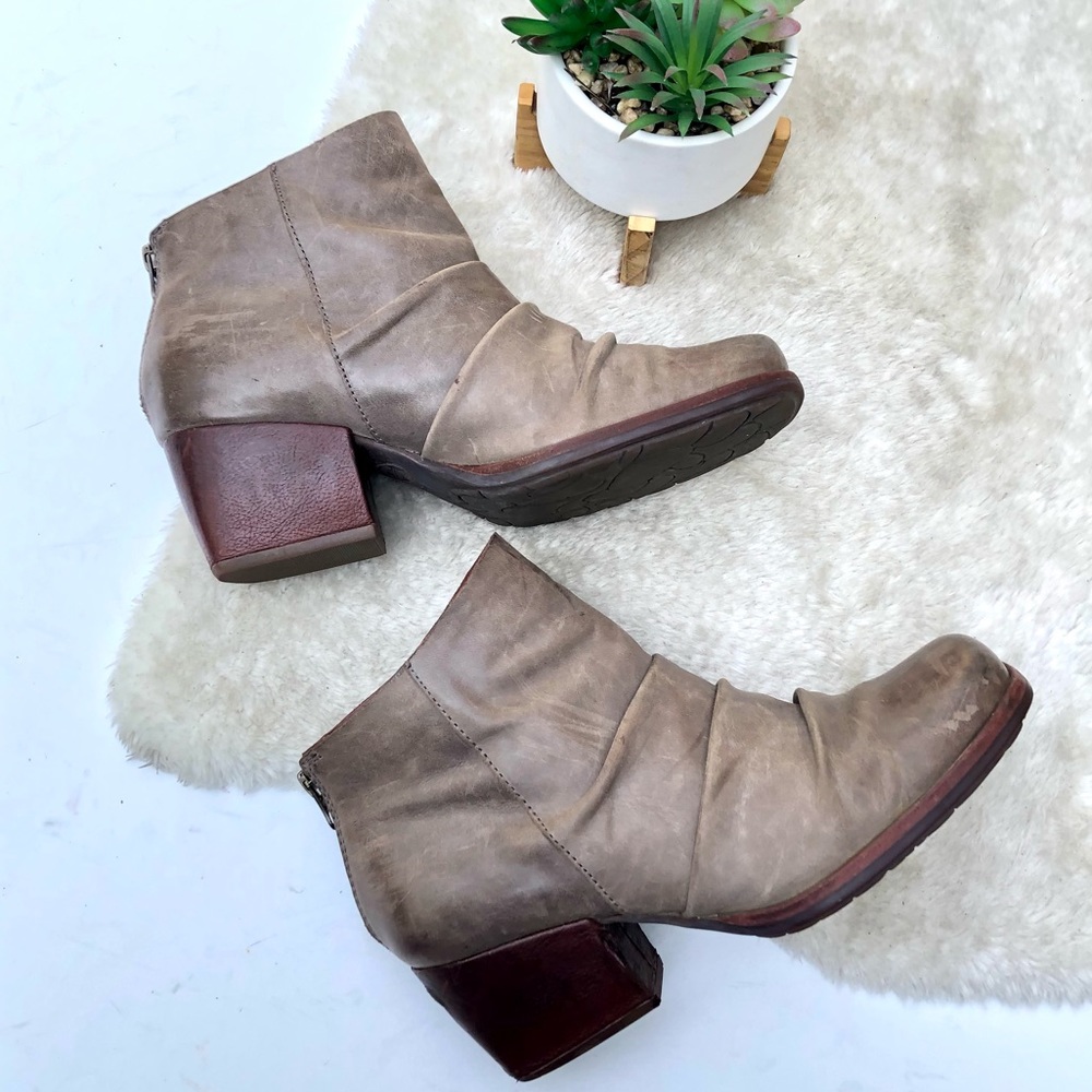 *Kork-Ease | Slouch Scrunch Gray Ankle Bootie 8